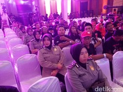 Debat Cagub Jateng, Barisan Polwan di Tengah Blok Pendukung