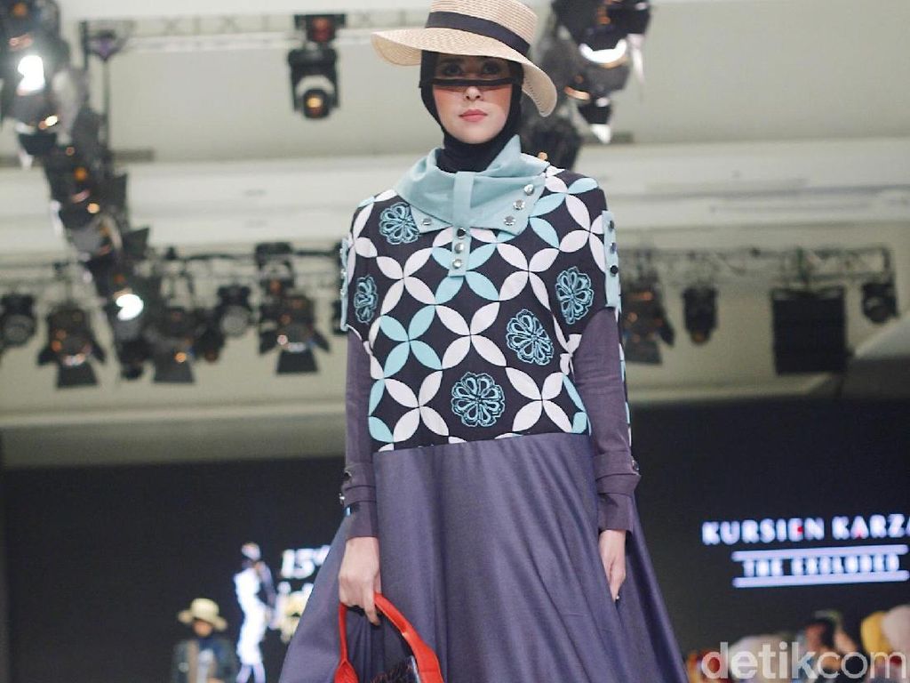 Desainer Kursien Karzai Sajikan Batik Betawi Rasa Eropa