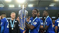 Nathan Dyer mencatatkan 12 penampilan sebagai starter dan mencetak satu gol ketika membantu Leicester City menjuarai musim 2015/2016, semasa dipinjamkan oleh Swansea City. Ia pun dapat medali juara walau kemudian tak dipertahankan Leicester. (Foto: Michael Regan/Getty Images)