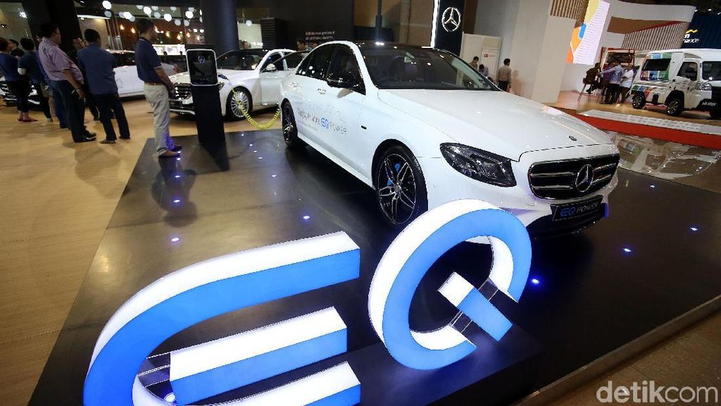Mercedes-Benz Pamer Mobil Listrik EQ di IIMS 2018