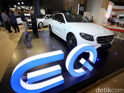 Mercedes-Benz Pamer Mobil Listrik EQ di IIMS 2018