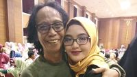 10 Gaya Hijab Tia Septiana, Hijabers Cantik Putri Pelawak Mandra