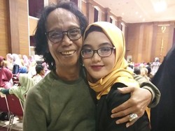 Mandra Posting Foto Nyoblos Bareng Keluarga, Putrinya Bikin Salfok