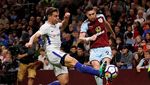 Foto: Menang di Turf Moor, Chelsea Jaga Asa Finis di Empat Besar