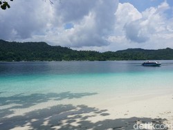 Pantai Friwen, Spot di Raja Ampat yang Cocok untuk Chillax