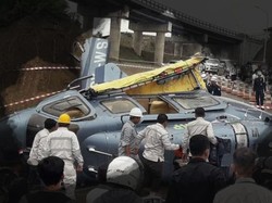 Helikopter Medis Terjatuh di Tengah Jalan California, 3 Orang Terluka Parah