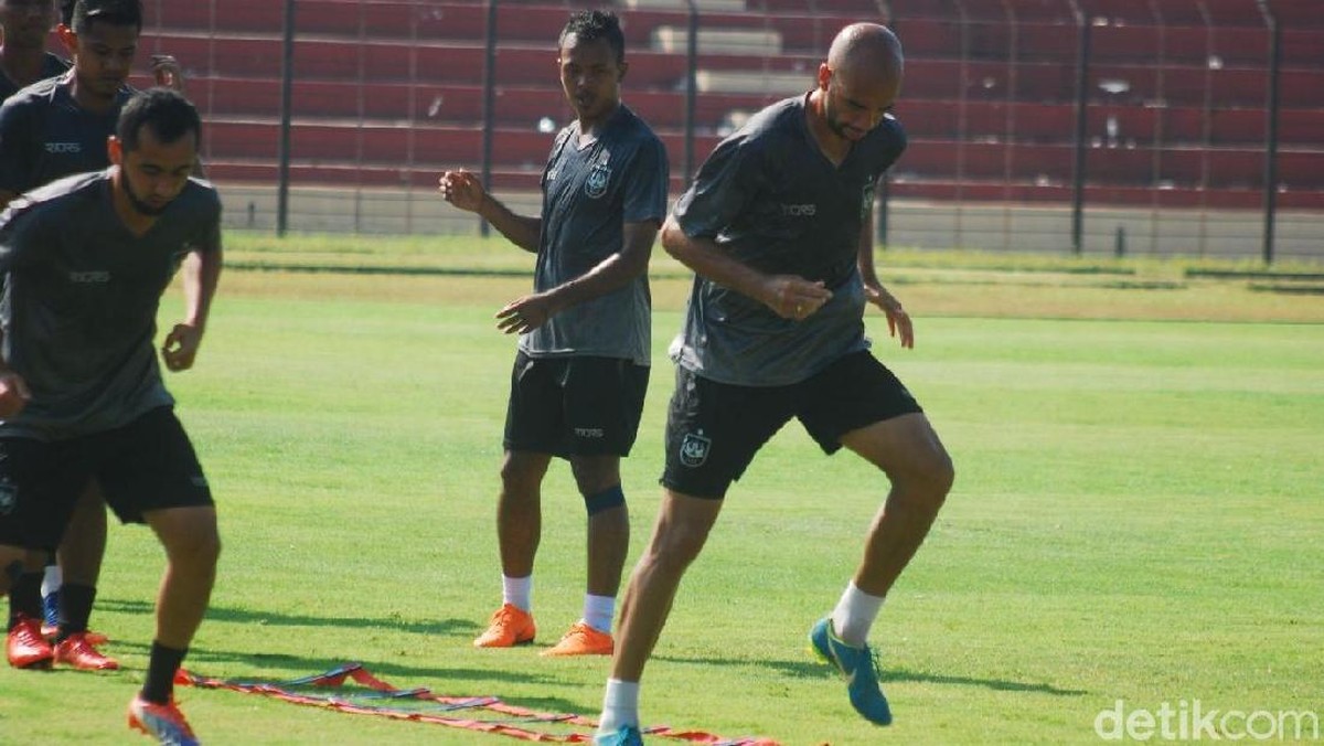 Para pemain PSIS Semarang berlatih menjelang laga melawan Persija Jakarta (Foto: Usman Hadi/detikSport)