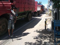 Kemacetan Parah di Jalan Daendels Lamongan, Truk-truk Berimpitan