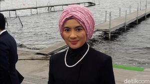Gaya Hijab Bos Pertamina Nicke Widyawati, Turban hingga Ala Ibu Pejabat