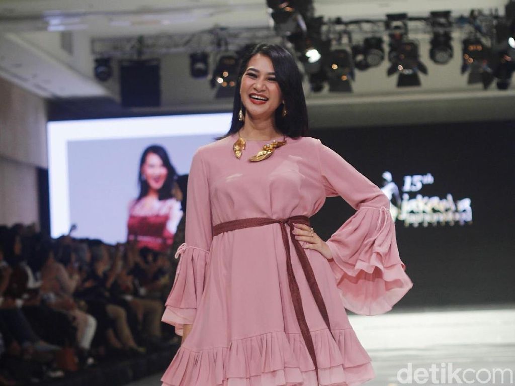 Jenahara Tampilkan Wanita Tuna Rungu Berprestasi Saat Fashion Show Jenahara Tampilkan Wanita Tuna Rungu Berprestasi Saat Fashion Show