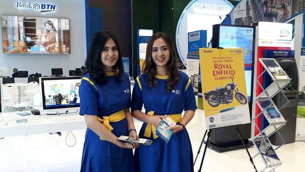 Berburu Rumah Ditemani SPG Cantik