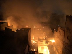 30 Rumah Dilalap Api di Kebakaran Permukiman Padat Tambora