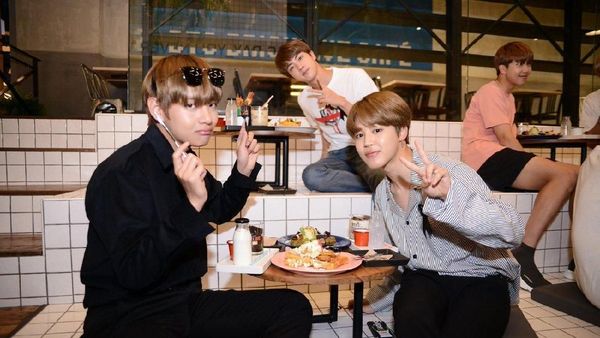Yeay! Member BTS Juga Kompak Jika Sedang Makan dan Ngumpul Bareng
