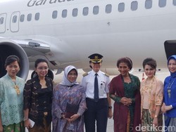 Cantiknya Menteri Susi Berkebaya di Kartini Flight