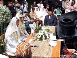 Momen Lucu di Akad Nikah Syahnaz dan Jeje Govinda