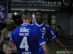 Pada pertandingan di Gelora Bandung Lautan Api, Sabtu (21/4/2018) malam WIB, Persib menang 3-1 atas Pesut Etam. NDuoassel membukukan dua gol dalam laga itu. (Foto: Wisma Putra/detikcom)