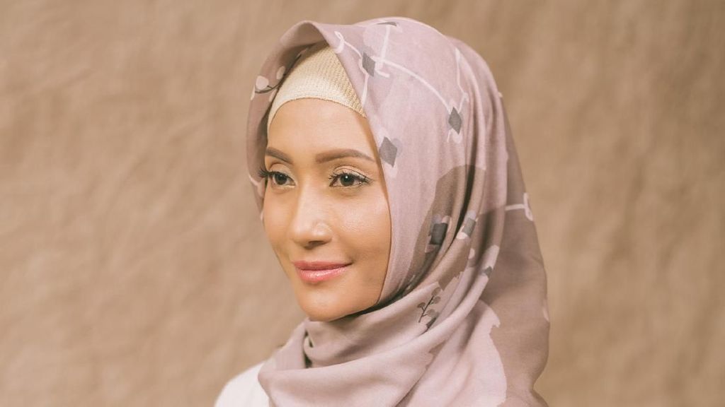 Vanilla Hijab Makin Sukses, Deretan Seleb Ini Pernah Jadi Modelnya