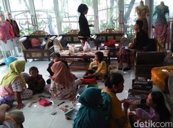 Hari Kartini dan Para Perias yang Kebanjiran Pelanggan