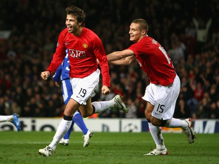 MANCHESTER, UNITED KINGDOM - NOVEMBER 07:  Gerard Pique of Manchester United celebrates scoring the opening goal with team mate Nemanja Vidic (R) during the UEFA Champions League Group F match between Manchester United and Dynamo Kyiv at Old Trafford on November 7, 2007 in Manchester, England.  (Photo by Alex Livesey/Getty Images)
