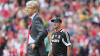Wenger juga menyebut taktik Pulis di Stoke sebagai taktik rugby. Namun, sejak Pulis pindah ke Crystal Palace dan West Brom, keduanya tak berselisih lagi. Foto: David Rogers/Getty Images