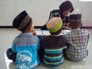 Bripda Marlita, Polwan yang Ajarkan Anak Ngaji Gratis di Kudus
