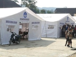 Siswa Korban Gempa Banjarnegara Laksanakan UN di Tenda