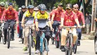 Mandi Keringat, Gaya Prabowo Gowes Berkostum Olahraga