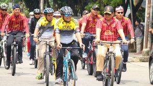 Mandi Keringat, Gaya Prabowo Gowes Berkostum Olahraga