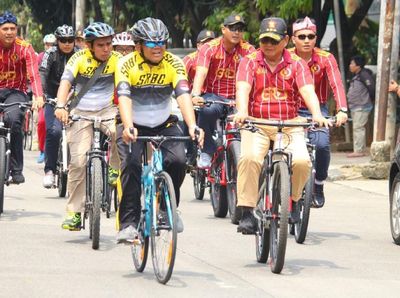 Mandi Keringat, Gaya Prabowo Gowes Berkostum Olahraga