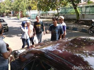 HP Mahasiswi Disambar Penjambret saat Dipakai Chatting di Atas Motor