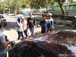 HP Mahasiswi Disambar Penjambret saat Dipakai Chatting di Atas Motor