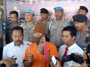 Tersangka Nekat Mau Tenggak Miras, Buktikan Produknya Tak Bahaya