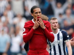 Pelatih Belanda Ronald Koeman mengungkapkan bahwa Virgil van Dijk bermain dengan cedera patah tulang rusuk selama beberapa pekan. Bek tengah Liverpool itu memang bisa tampil melawan Huddersfield akhir pekan ini, tapi cederanya belum pulih. (Foto: Andrew Boyers/Reuters)