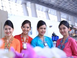 Hari Kartini di Bandara Soetta: Bagi-bagi Cokelat hingga Baca Puisi