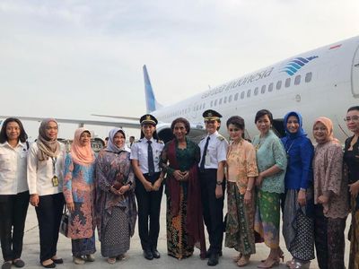 Pakai Kebaya, Susi Rayakan Hari Kartini di Udara