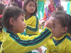 Hari Kartini, Siswa PAUD di Trenggalek Lomba Rias Wajah Teman