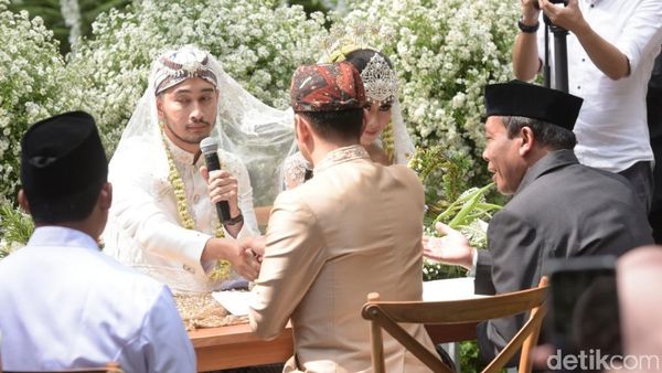 Intip Lagi Proses Nikahan Syahnaz dan Jeje Govinda