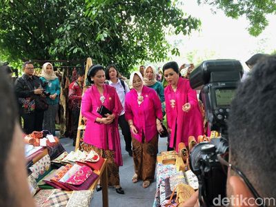 Hari Kartini! Iriana-Mufidah Kalla Berkebaya Pink di Istana Bogor