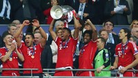 Bayern Munich menjadi treble winners di musim 2012/13 dengan meraih trofi Bundesliga, DFB-Pokal, dan Liga Champions, sekaligus menghapus mimpi buruk setahun sebelumnya, saat mereka menjadi runner-up di tiga ajang tersebut. Foto: Alex Grimm/Getty Images