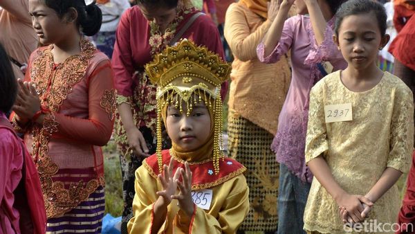 Senam Berkebaya Pecahkan Rekor Muri