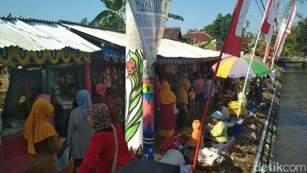 Pasar Jember Dicat Warna-warni di Hari Kartini, Pedagang Berkebaya