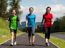 Serunya Fun Walk Bareng Artis di Anlene Ayo Indonesia Bergerak