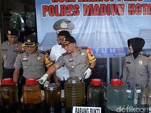 Produsen Miras Berlabel Merek Ternama Digerebek, Omzet Ratusan Juta