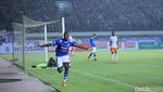 Foto: Perayaan Gol Ezechiel NDouassel