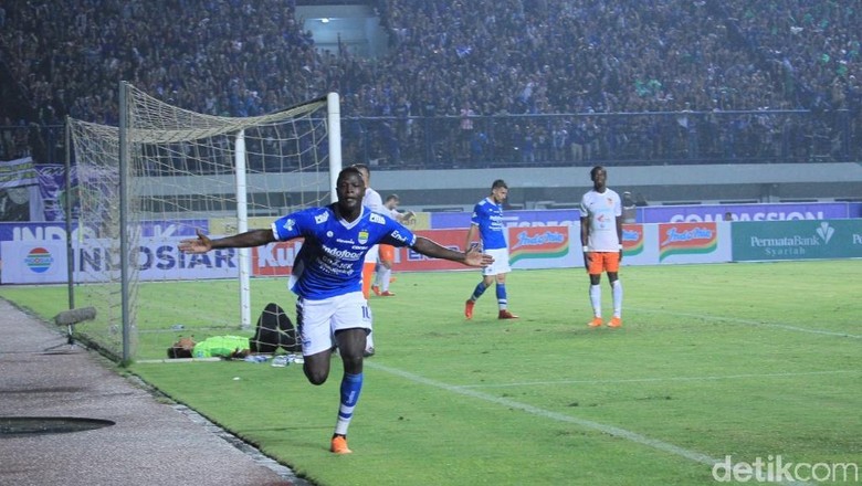 Pelatih Persib Puji Ezechiel NDouassel Pelatih Persib Puji Ezechiel NDouassel