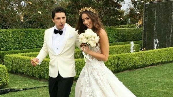 Pernikahan Mewah Miss Universe Australia, Gaun Bertabur Kristal dan Kue Emas