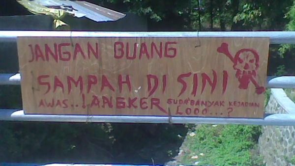 Tulisan-tulisan Kocak Sekaligus Bikin Orang Nggak Jorok Lagi
