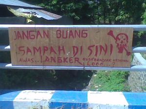 Tulisan-tulisan Kocak Sekaligus Bikin Orang Nggak Jorok Lagi