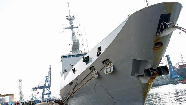 Kapal Perang Prancis Berlabuh di Tanjung Priok