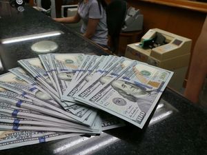 Penguatan Dolar AS, BI Minta Korporasi Lakukan Asuransi Valas